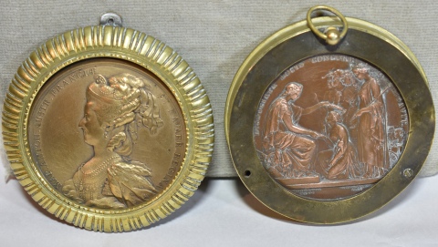 Dos Medallones ciculares. Mara Antonieta de Austria y Alberto (DuVivier 1781), marco bronce.