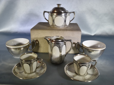 Conjunto caf incompleto, porcelana Fraureuth 2 pocillos con platos, 4 tazas metal con recipiente (sin platos), lechera