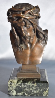 Marioton 'BUSTE DU CHRIST', escultura de bronce, base de mrmol. Alto total: 23 cm.