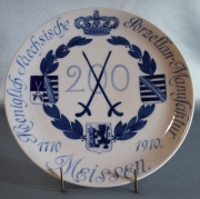 Plato conmemorativo Meissen porcelana con esmalte azul. Dimetro: 25 cm.