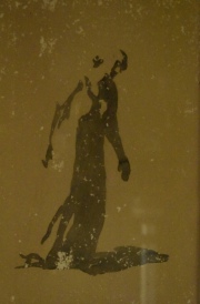 Figura femenina, aguada de tinta, deterioros. Cartela con inscripcin Daumier. Mide: 26 x 17 cm.