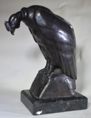 Hernn Cullen. Condor, escultura de bronce patinado. Ao 1935. alto 25.4 cm.