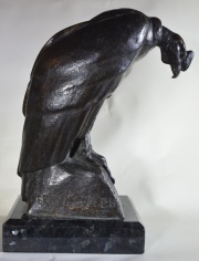 Hernn Cullen. Condor, escultura de bronce patinado. Ao 1935. alto 25.4 cm.