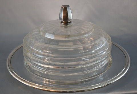 Quesera cristal, campana y plato Virola de plata. Dim. 27.7 cm.
