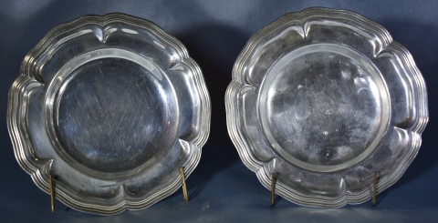 Seis bowls de plata de la casa Juan Corona. Con platos. Peso: 1,996 kg.
