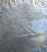 Tarjetero de plata victoriana con decoracin de conchillas. Platero D & Ch. Houle. Peso 395 gr. Dim. 22,8 cm.
