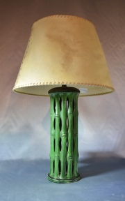 VASO CHINO DE CERAMICA VERDE, simulando caas de bamb. Alto vaso: 29 cm.