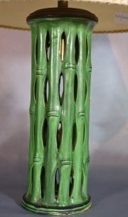 VASO CHINO DE CERAMICA VERDE, simulando caas de bamb. Alto vaso: 29 cm.