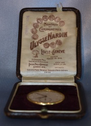 Reloj de bolsillo Ulisse Nardin, caja de oro. Faltantes, abolladura. Dimetro: 4.5 cm.