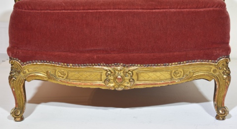 Par de bergeres estilo Luis XV, tapizados en pana bord.