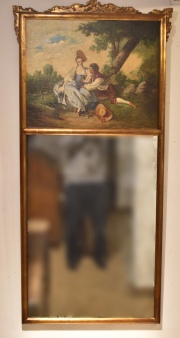 Trumeau con escena galante pintada al leo. Mide 145 x 69 cm.