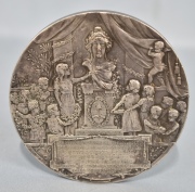 Medalla del Centenario. 1910. Bronce plateado. Diám. 9 cm.