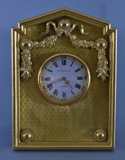 Reloj de mesa Kitney & Co. Alto: 9,5 cm.
