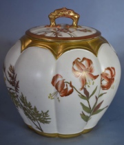 BIZCOCHERA CON PRESENTOIRE, de porcelana inglesa Royal Worcester.