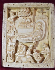 Icono tallado, escenas de la vida de Jesús. Mide: 16 x 13 cm.