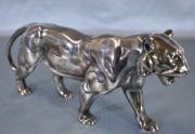 Tigre, escultura metal plateado Sello WMF. Frente: 27 cm.