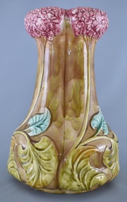 FLORERO FRIE ONNAING, de cerámica francesa policromada. 34 cm.