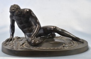 A. Nelli. Después de la batalla, escultura bronce. Frente: 29 cm. Alto: 15 cm.