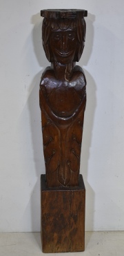 Figura, talla de madera de quebracho. Representando un personaje. Arte Misionero c, 1800.