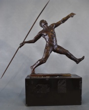 Lanzador de jabalina, escultura de STERETT GITTINGS KELSEY, 76. Bronce. Alto: 28,5 cm. Alto con base: 39 cm.