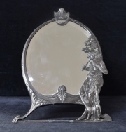 Espejo de mesa WMF, figura de mujer flautista. Alto: 42.5 cm.