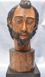Cabeza de Cristo, talla de madera estucada y policromada. Ojos de sulfuro.